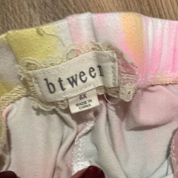 5/$15 Bundle of 2 Girl’s Leggings Black Floral and Rainbow Tie dye size 6/6x - Picture 3 of 3